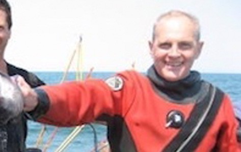 Phil Glorioso diving