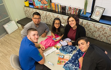 Silvia works with Curémonos, a group that provides education and support to Latinas dealing with breast health concerns or a breast cancer diagnosis.