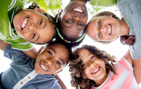 Smiling teens huddling together