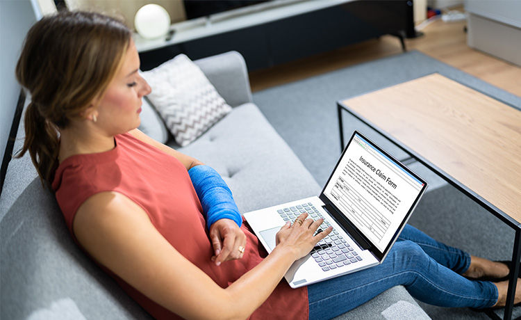 woman with a cast on the computer